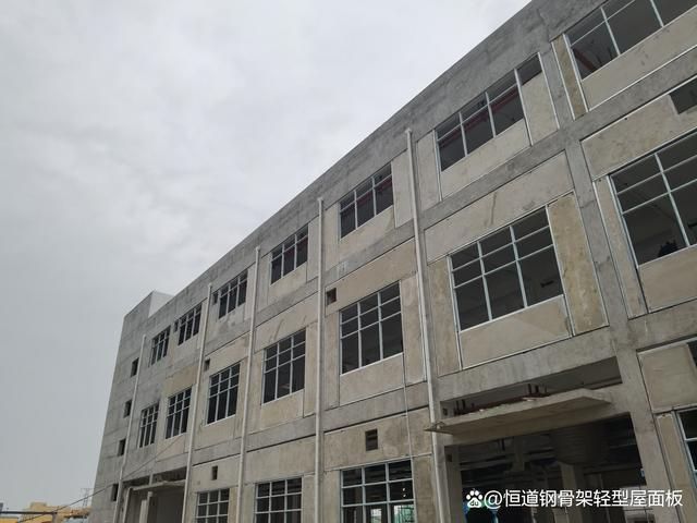 钢结构外墙一般用什么材料图片(钢结构外墙材料安装工艺流程) 结构电力行业设计 第4张 钢结构外墙一般用什么材料图片(钢结构外墙材料安装工艺流程) 结构电力行业设计 第4张