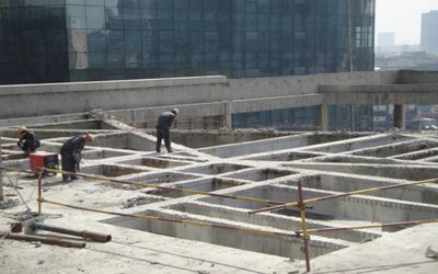 钢结构房屋拆除施工费用（钢结构厂房拆除流程钢结构拆除安全注意事项） 钢结构玻璃栈道设计 第4张