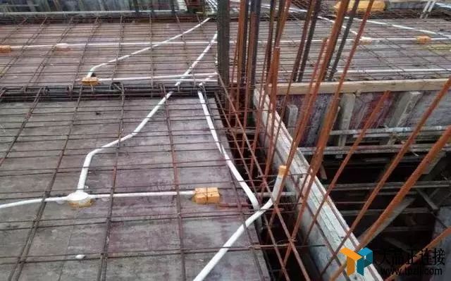 钢结构建筑楼板可以做线管预埋吗（钢结构建筑楼板预埋线管的施工流程） 钢结构门式钢架施工 第1张