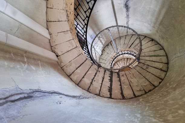 螺旋楼梯建筑（现代建筑中最具功能性的要素之一） 钢结构网架设计 第5张