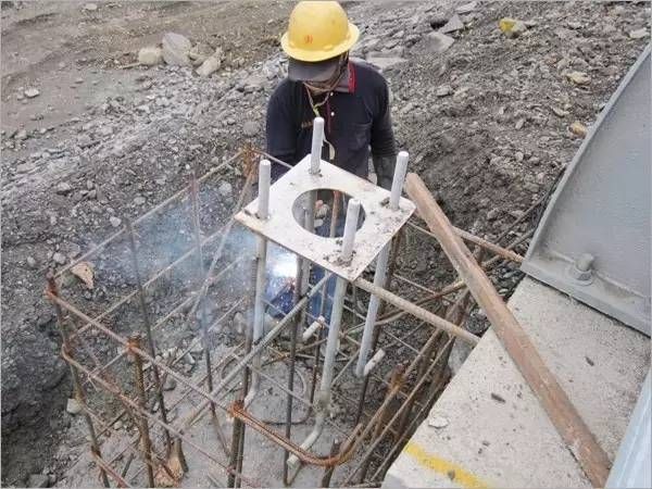 钢结构水电预埋技术(钢结构水电预埋技术的详细解析) 钢结构玻璃栈道设计 第4张 钢结构水电预埋技术(钢结构水电预埋技术的详细解析) 钢结构玻璃栈道设计 第4张