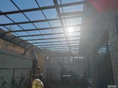 钢结构厂房屋面漏雨(钢结构屋面施工注意事项) 钢结构玻璃栈道设计 第5张 钢结构厂房屋面漏雨(钢结构屋面施工注意事项) 钢结构玻璃栈道设计 第5张