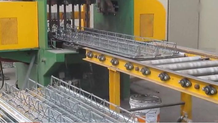桁架楼承板生产视频（关于桁架楼承板生产过程的相关视频） 装饰工装施工 第3张