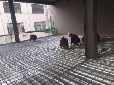 钢结构楼层板（钢结构楼层板的优势） 钢结构玻璃栈道施工 第5张