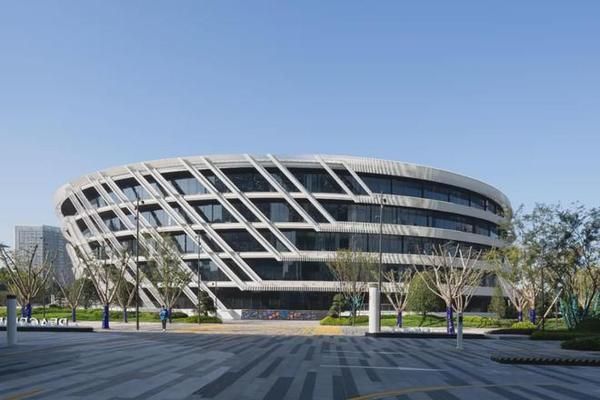 异形建筑的概念（异形建筑的施工技术难点） 钢结构钢结构停车场设计 第3张