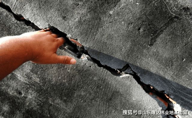 楼房地基下沉还能住吗 钢结构框架施工 第1张