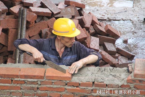 砌块墙怎么固定在墙上(固定砌块墙基础加固技术要点) 钢结构钢结构停车场设计 第2张 砌块墙怎么固定在墙上(固定砌块墙基础加固技术要点) 钢结构钢结构停车场设计 第2张