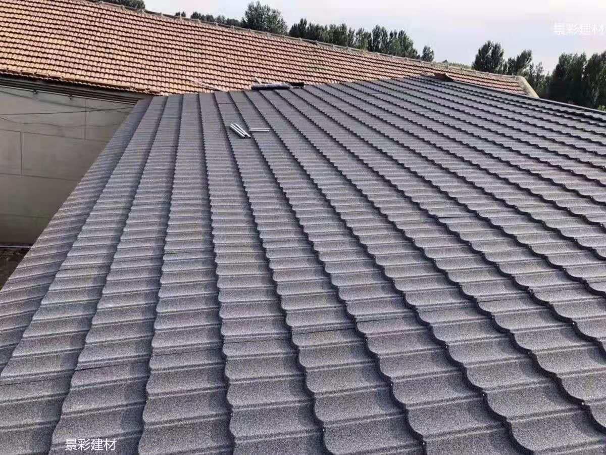 屋面钢结构屋顶的做法（屋面钢结构屋顶的建造涉及多个步骤和技术要点和技术要点） 钢结构玻璃栈道设计 第4张