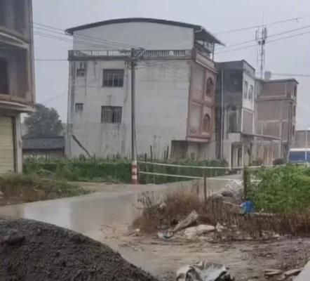 地基下沉会导致房屋坍塌吗 钢结构玻璃栈道施工 第1张 地基下沉会导致房屋坍塌吗 钢结构玻璃栈道施工 第1张