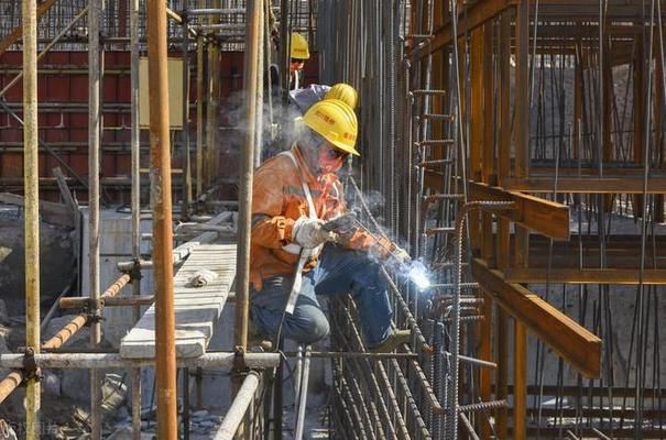 钢结构安装工人费用 结构地下室施工 第1张