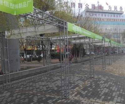 桁架批发生产厂家(桁架批发厂家) 钢结构玻璃栈道设计 第2张 桁架批发生产厂家(桁架批发厂家) 钢结构玻璃栈道设计 第2张