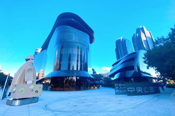 北京怪异建筑黑色 装饰幕墙设计 第1张