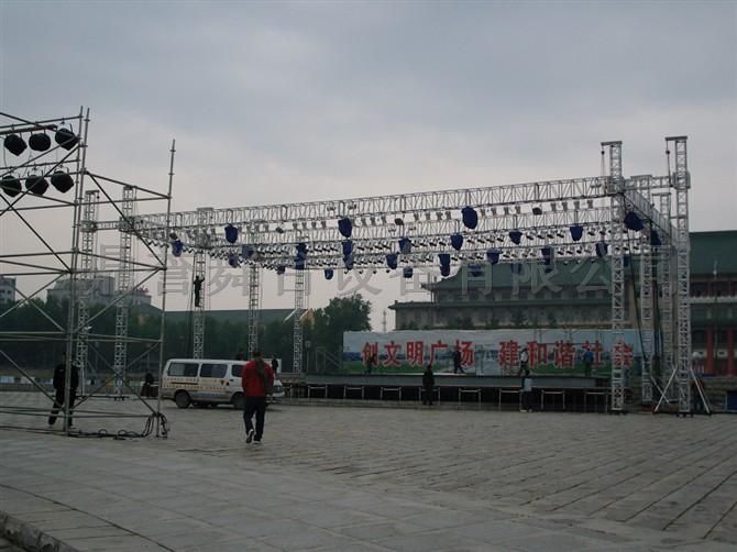校园景观设计作品（校园景观设计中如何平衡自然与人工元素） 北京钢结构设计问答