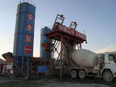 移动式混凝土搅拌站带卧式水泥仓(卧式水泥仓维护保养技巧) 结构污水处理池施工 第3张 移动式混凝土搅拌站带卧式水泥仓(卧式水泥仓维护保养技巧) 结构污水处理池施工 第3张
