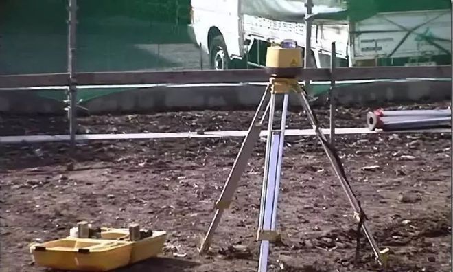 钢结构房屋建造过程 钢结构玻璃栈道施工 第1张