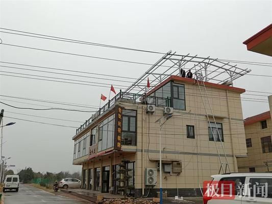 屋顶光伏设施（屋顶光伏设施指的是在屋顶铺设光伏组件，是违建需整改） 钢结构钢结构停车场设计 第1张