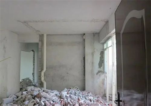 下列不属于堤防工程施工中的主要危险因素是（堤防工程在施工中遇到极端天气情况时应如何应对） 北京钢结构设计问答