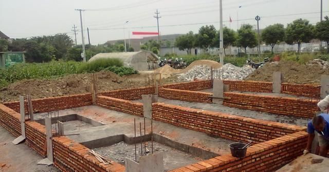 农村房基础怎样建便宜（井格基础,农村自建房地基选材指南,农村建筑条形基础施工技巧） 装饰工装施工 第5张