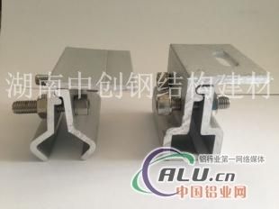 屋面板加固装置价格（体育场屋面加固装置的价格受多种因素影响）