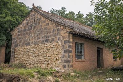 北京80年代老房子砖混（80年代北京老房子墙体裂缝修复） 北京钢结构设计 第1张