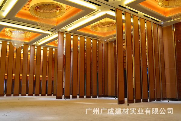 钢结构玻璃隔断图片(钢结构玻璃隔断的清洁保养方法不同材质玻璃隔断价格对比) 钢结构门式钢架施工 第5张 钢结构玻璃隔断图片(钢结构玻璃隔断的清洁保养方法不同材质玻璃隔断价格对比) 钢结构门式钢架施工 第5张