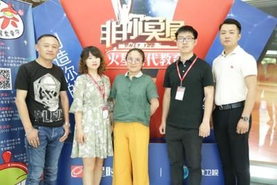 旋转楼梯图片大全 设计图（旋转楼梯在设计时需要考虑哪些关键因素来确保安全和美观）