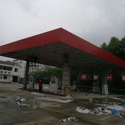 加油站轻钢罩棚施工方案（加油站罩棚铝扣板吊顶施工技巧分享加油站罩棚材料选择要点） 钢结构玻璃栈道设计 第2张