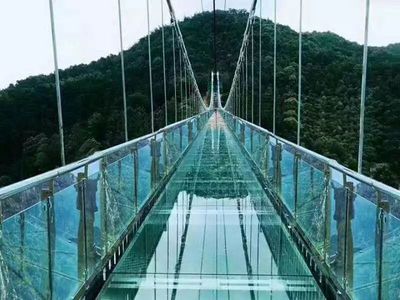 钢结构玻璃廊桥效果图（钢结构玻璃廊桥施工工艺）