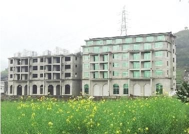 房屋加顶算违建吗（农村房屋加顶后果查询，临时建筑转永久建筑规定） 钢结构钢结构停车场设计 第4张