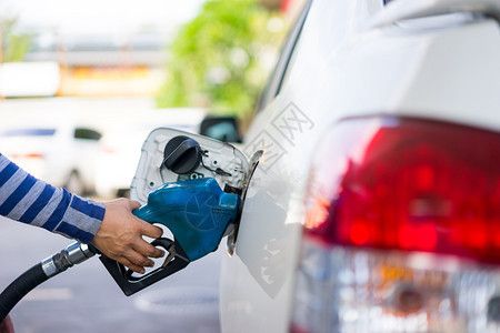 加油站大棚图片真实（加油站大棚图片、加油站罩棚图片、效果图的详细介绍） 钢结构蹦极施工 第4张