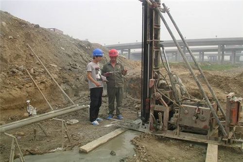 屋面加固注浆施工方法有哪些呢(屋面加固注浆常见问题及解决措施不同屋面注浆施工的安全防护措施) 钢结构跳台设计 第5张 屋面加固注浆施工方法有哪些呢(屋面加固注浆常见问题及解决措施不同屋面注浆施工的安全防护措施) 钢结构跳台设计 第5张