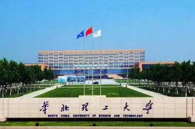 羽毛球馆设计高度多少米合适图片（羽毛球馆的高度设计对运动员的跳跃和挥拍动作有什么影响） 北京钢结构设计问答