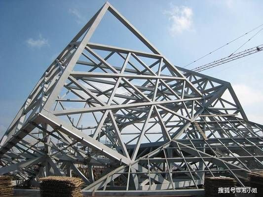 三级钢结构资质跨度可做几多米（三级钢结构资质的企业可以承接不同跨度的钢结构工程项目）