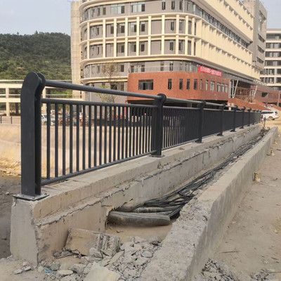 栈道钢结构价格(轻型钢结构楼板栈道) 钢结构网架施工 第3张 栈道钢结构价格(轻型钢结构楼板栈道) 钢结构网架施工 第3张
