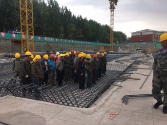 四川亿建建筑劳务有限公司（“四川亿业建筑劳务有限公司”注册资本为200万元人民币）