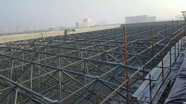 大跨度煤棚网架用钢量（大跨度煤棚网架的钢量优化设计案例）