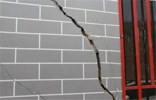 地基下沉需要多长时间完成一次（地基下沉对建筑安全的影响） 钢结构玻璃栈道设计 第2张