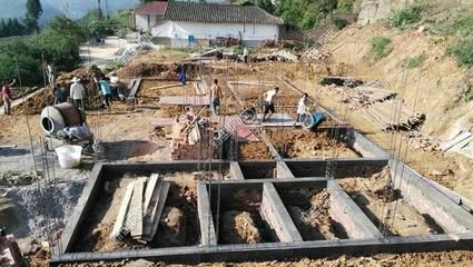 啥叫钢结构（钢结构与混凝土结构在地震中的表现具有以下特点、优点及其应用领域） 钢结构跳台设计