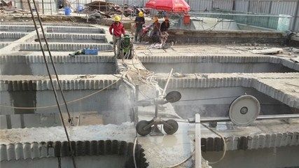 砖混结构的梁上能打孔吗（梁上打孔的最佳位置选择） 北京加固施工 第4张