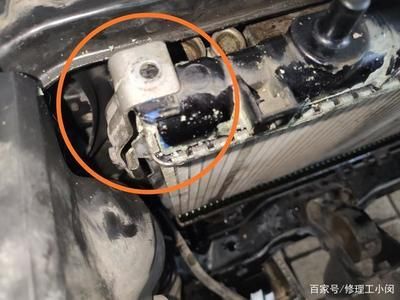 汽车固定水箱的支架（汽车固定水箱支架是确保发动机冷却系统正常运行的关键部件）