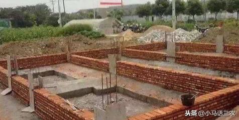 房子地基下沉怎么补救图片（cfg桩复合地基加固方法是一种常见的地基加固方法） 钢结构钢结构停车场施工 第2张