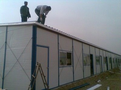 彩钢房施工安装视频（彩钢房施工安全注意事项） 钢结构异形设计 第3张