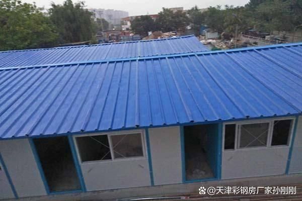 彩钢房屋顶(彩钢屋顶选购注意事项彩钢屋顶防锈处理技巧) 钢结构玻璃栈道施工 第5张 彩钢房屋顶(彩钢屋顶选购注意事项彩钢屋顶防锈处理技巧) 钢结构玻璃栈道施工 第5张