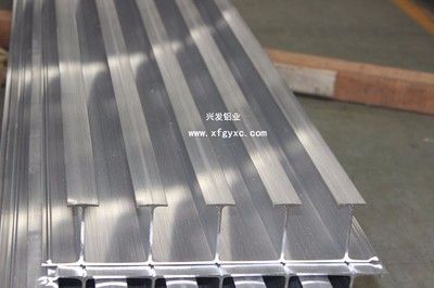 详细阅读:集装箱用钢材还是铝材 集装箱用钢材还是铝材