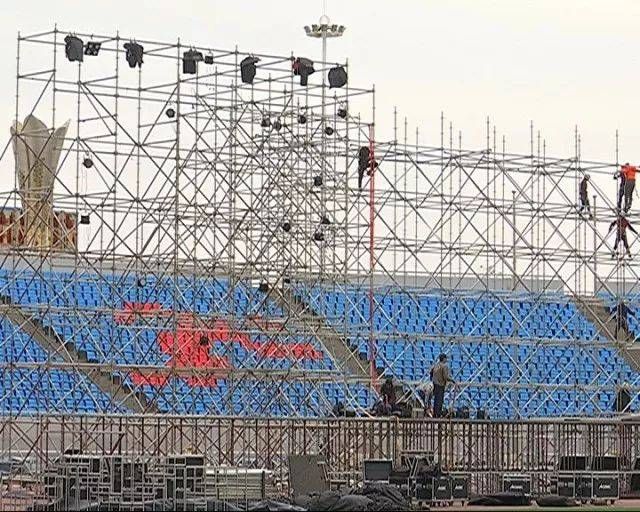 舞台搭建工作怎么样(舞台搭建中的安全管理措施,舞台搭建团队的协作技巧) 结构工业钢结构施工 第4张 舞台搭建工作怎么样(舞台搭建中的安全管理措施,舞台搭建团队的协作技巧) 结构工业钢结构施工 第4张