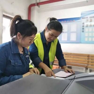集装箱装卸作业视频