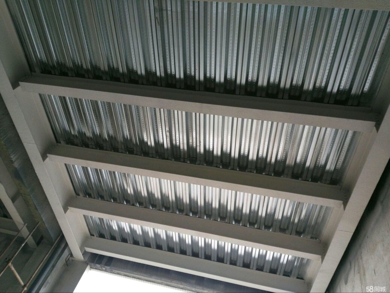 钢结构露台和现浇露台(钢结构露台和现浇露台各有优缺点) 钢结构钢结构停车场设计 第4张 钢结构露台和现浇露台(钢结构露台和现浇露台各有优缺点) 钢结构钢结构停车场设计 第4张