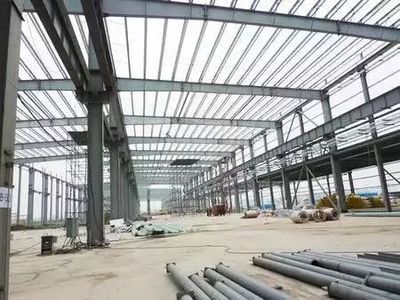 12米跨度钢结构厂房用多大钢梁和柱(12米跨度的钢结构厂房如果希望中间不要柱子,钢梁尺寸需要足够大以保证承重能力) 装饰幕墙设计 第1张 12米跨度钢结构厂房用多大钢梁和柱(12米跨度的钢结构厂房如果希望中间不要柱子,钢梁尺寸需要足够大以保证承重能力) 装饰幕墙设计 第1张
