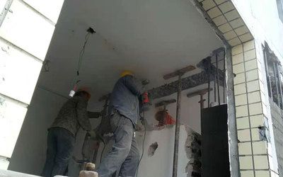 房屋加固施工队电话是多少（房屋加固施工队） 钢结构玻璃栈道设计 第4张
