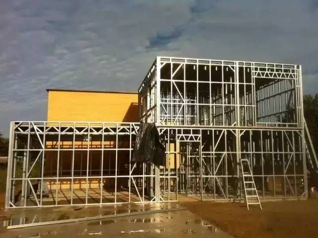 新型钢结构房子（新型钢结构房子是现代建筑领域的一种创新型住宅形式）